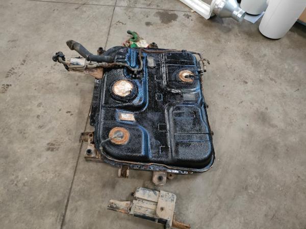 Купить бензобак Kia carens, ремонт бензобака Kia carens с подрамником в СПБ